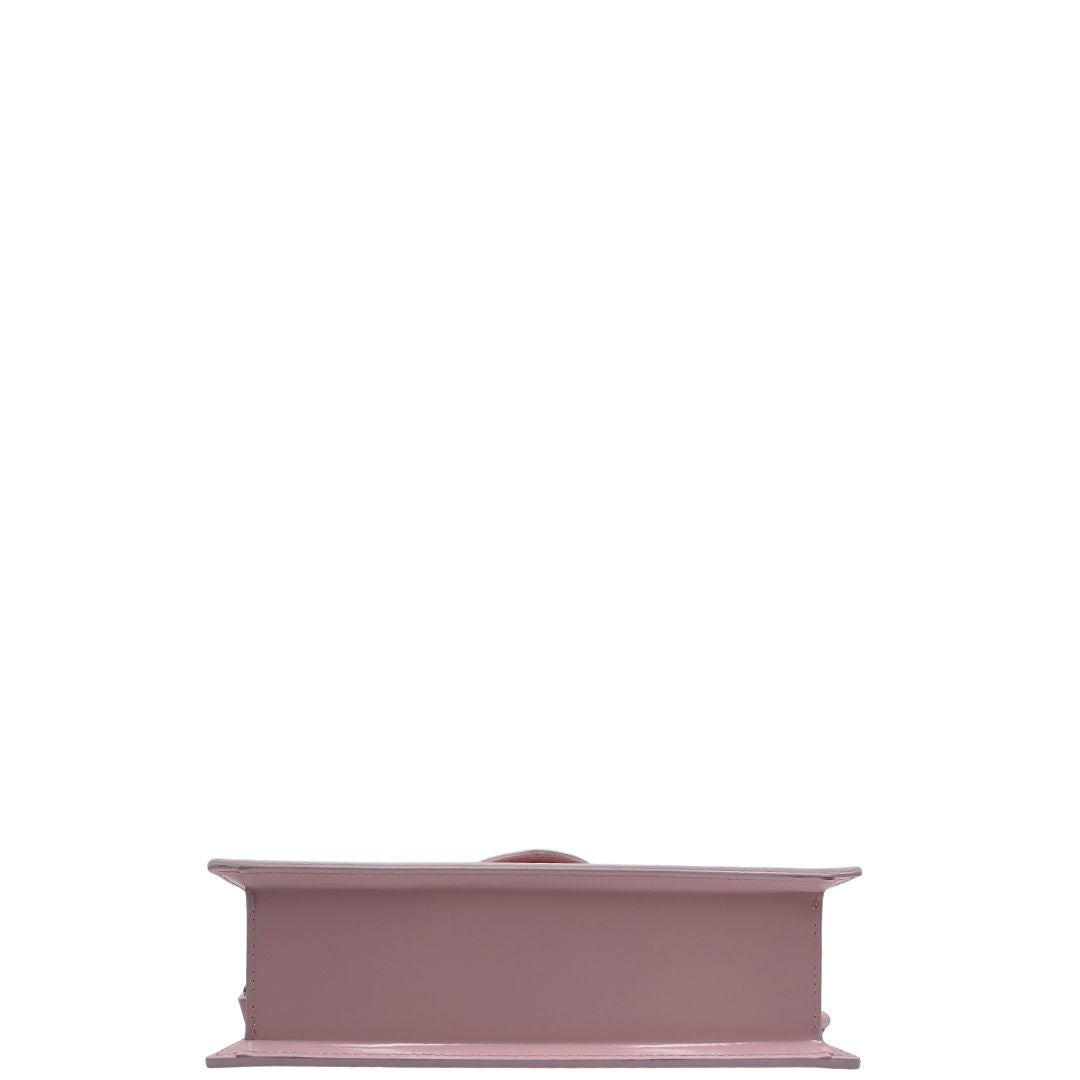Base, Borsa Jacquemus nella versione Le Grand Bambino in pelle liscia rosa baby, da portare a mano, a tracolla o a spalla. Originale, usata, di lusso, in condizioni eccellenti.