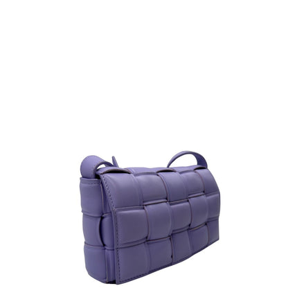 lato Borsa Cassette Padded in pelle con classica trama Bottega Veneta a intreccio lilla, di lusso, originale, eccellenti condizioni. 