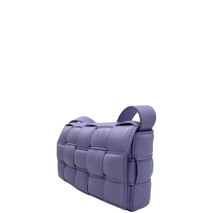 lato Borsa Cassette Padded in pelle con classica trama Bottega Veneta a intreccio lilla, di lusso, originale, eccellenti condizioni. 