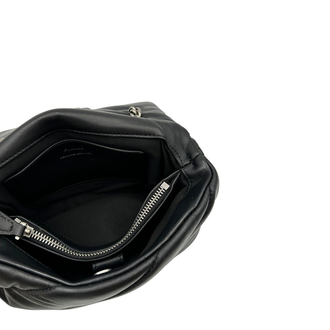 Interno, Borsa Love Bag Puff nella versione piccola in morbida nappa nera con maxi trapuntatura obliqua, hardware argentato. Indossabile a spalla oppure a tracolla. Originale, usata, di lusso, in ottime condizioni.