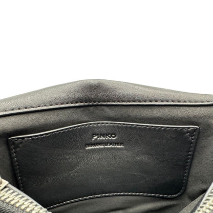 Interno, Borsa Love Bag Puff nella versione piccola in morbida nappa nera con maxi trapuntatura obliqua, hardware argentato. Indossabile a spalla oppure a tracolla. Originale, usata, di lusso, in ottime condizioni.