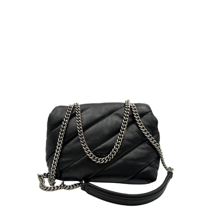 Retro, Borsa Love Bag Puff nella versione piccola in morbida nappa nera con maxi trapuntatura obliqua, hardware argentato. Indossabile a spalla oppure a tracolla. Originale, usata, di lusso, in ottime condizioni.