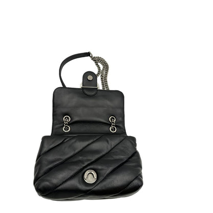 Interno, Borsa Love Bag Puff nella versione piccola in morbida nappa nera con maxi trapuntatura obliqua, hardware argentato. Indossabile a spalla oppure a tracolla. Originale, usata, di lusso, in ottime condizioni.