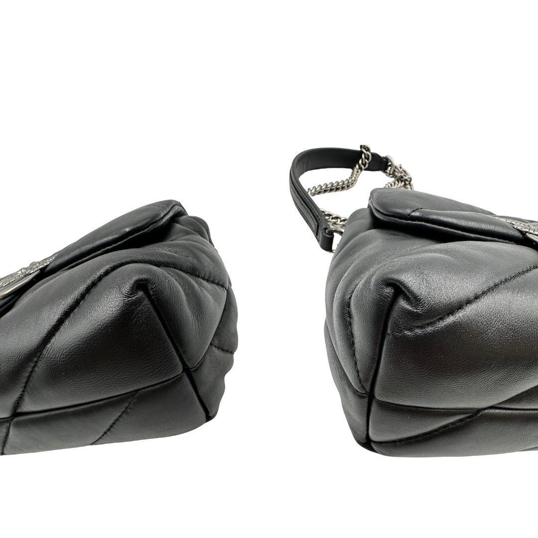Angoli, Borsa Love Bag Puff nella versione piccola in morbida nappa nera con maxi trapuntatura obliqua, hardware argentato. Indossabile a spalla oppure a tracolla. Originale, usata, di lusso, in ottime condizioni.