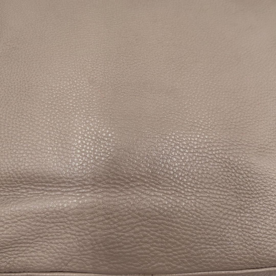 Borsa Hogan in pelle martellata color rosa cipria e hardware dorato, di lusso, originale, ottime condizioni, usata.