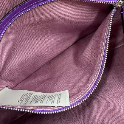 interno Borsa Versace in pelle viola e hardware argentato, di lusso, originale, ottime condizioni, usata. 