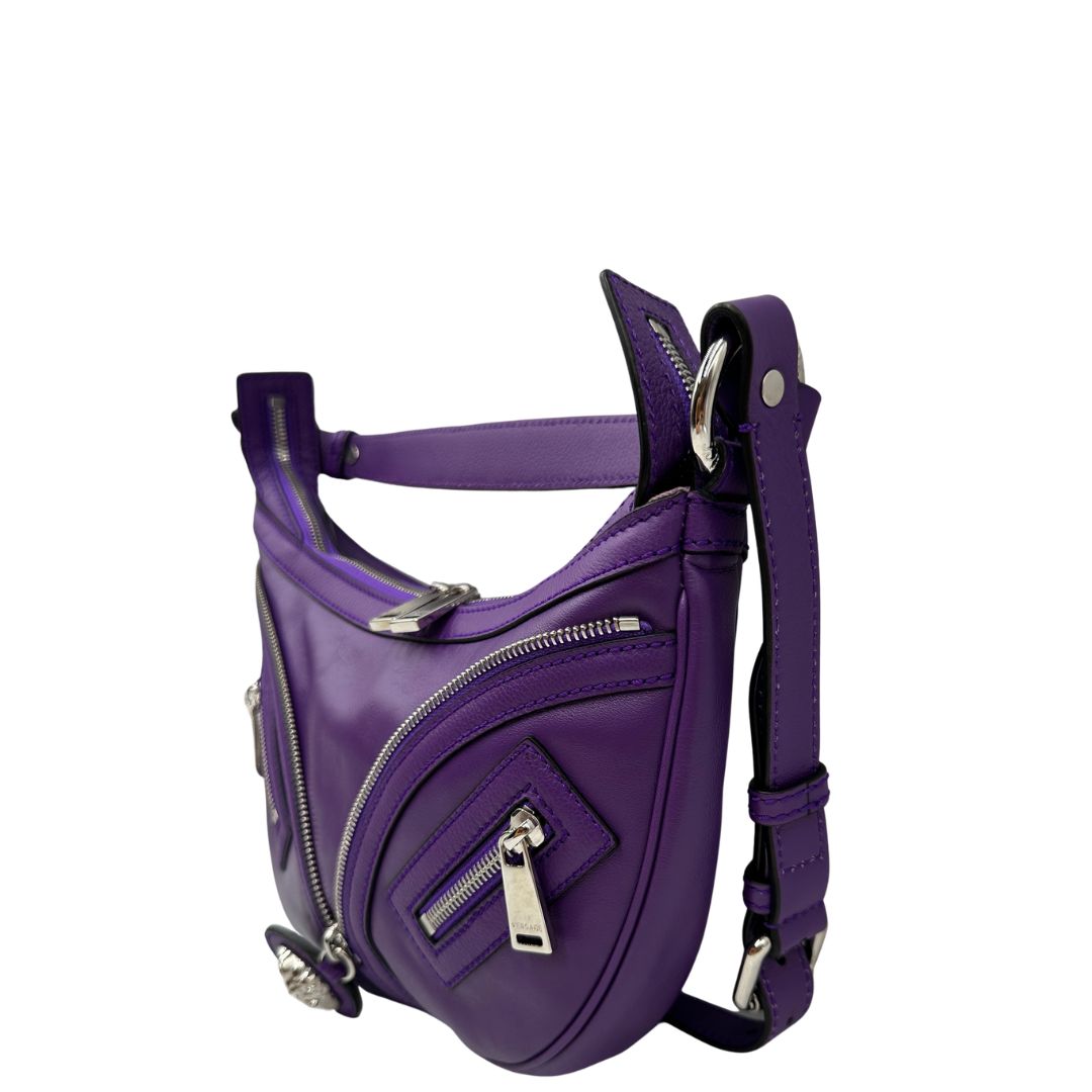 lato Borsa Versace in pelle viola e hardware argentato, di lusso, originale, ottime condizioni, usata.