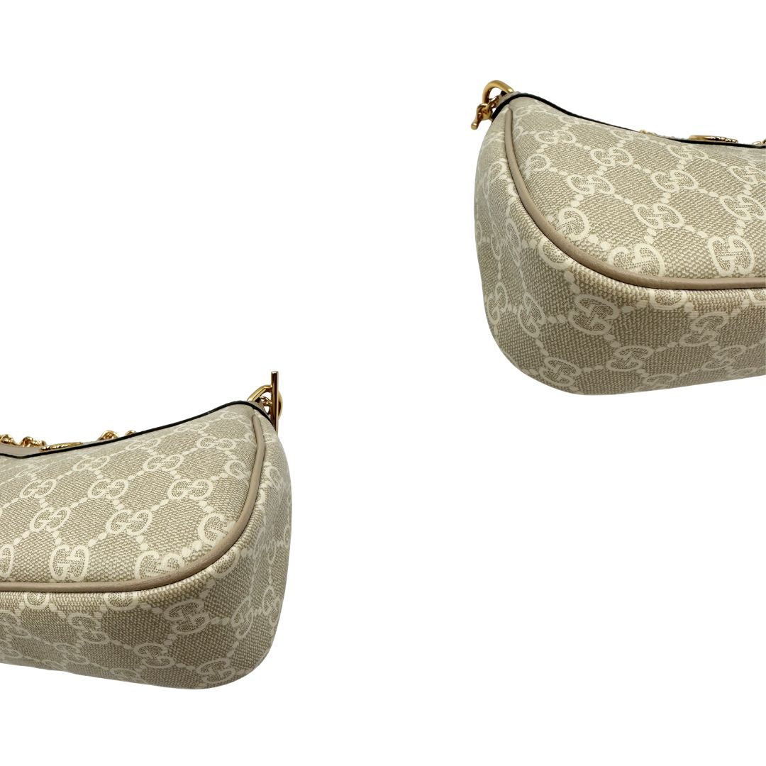 angoli Borsa Gucci realizzata in canvas GG Supreme color sabbia con finiture in pelle beige e hardware dorato, di lusso, originale, eccellenti condizioni. 