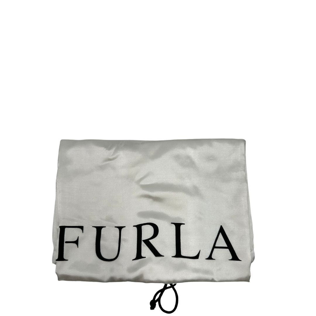 dustbag Borsa Furla in pelle nera con logo sul front; munita di doppi manici stondati e doppi manici per poterla portare comodamente a spalla, di lusso, originale, eccellenti condizioni.