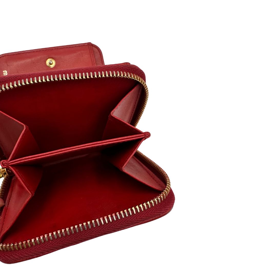 Portafoglio Miu Miu in pelle matelassè rossa e hardware dorato, di lusso, originale, ottime condizioni