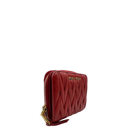 Portafoglio Miu Miu in pelle matelassè rossa e hardware dorato, di lusso, originale, ottime condizioni