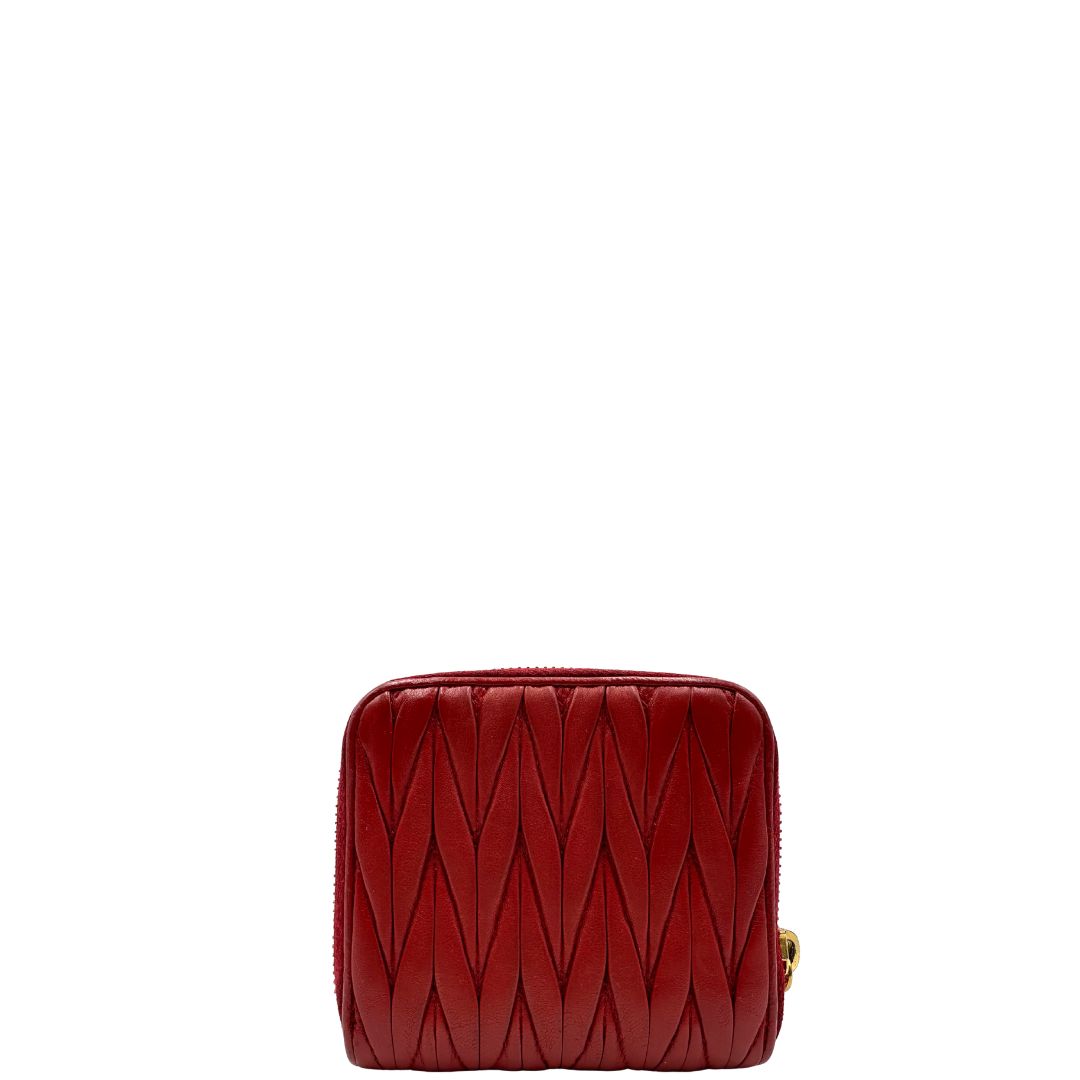 Portafoglio Miu Miu in pelle matelassè rossa e hardware dorato, di lusso, originale, ottime condizioni