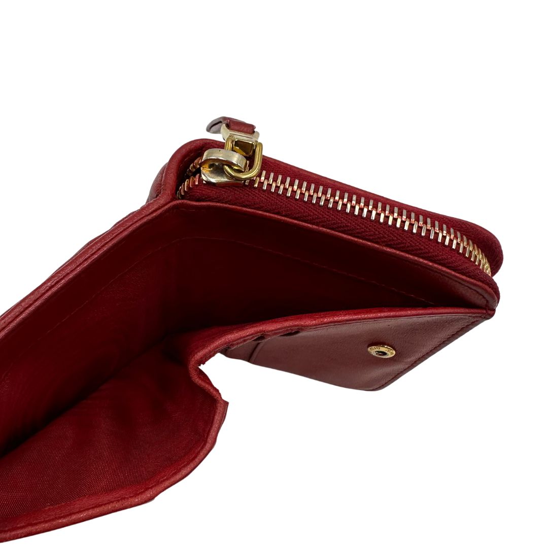 Portafoglio Miu Miu in pelle matelassè rossa e hardware dorato, di lusso, originale, ottime condizioni