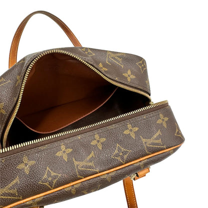Interno, Louis Vuitton Cite in canvas monogram marrone e hardware dorato; Indossabile a spalla. Originale, usata, di lusso, in ottime condizioni.
