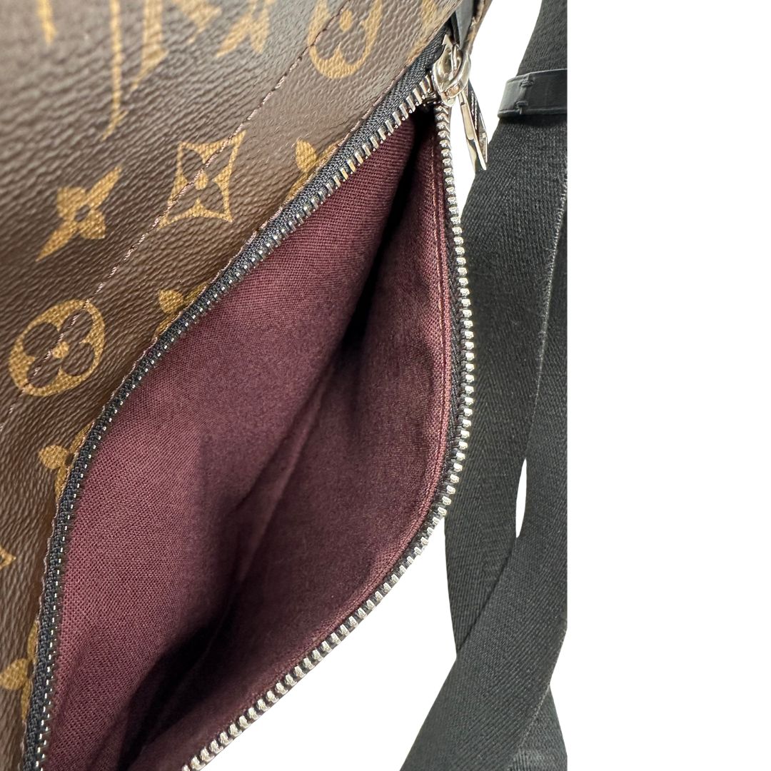 interno  Borsa a tracolla LV in canvas marrone monogram e hardware dorato, munita di una tracolla regolabile in tessuto, di lusso, originale 