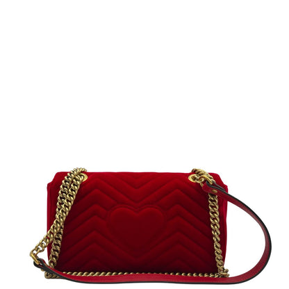 retro Borsa Gucci Marmont rossa in velluto nella misura media, con parti in pelle tono su tono, di lusso, originale, ottime condizioni, usata. 