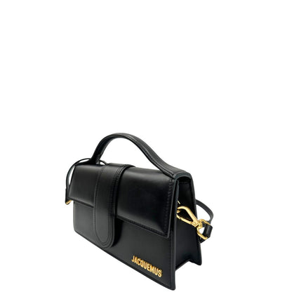 lato  Borsa Jacquemus nella versione Le Grand Bambino in pelle nera, da portare a mano o a tracolla, di lusso, originale, ottime condizioni, usata. 