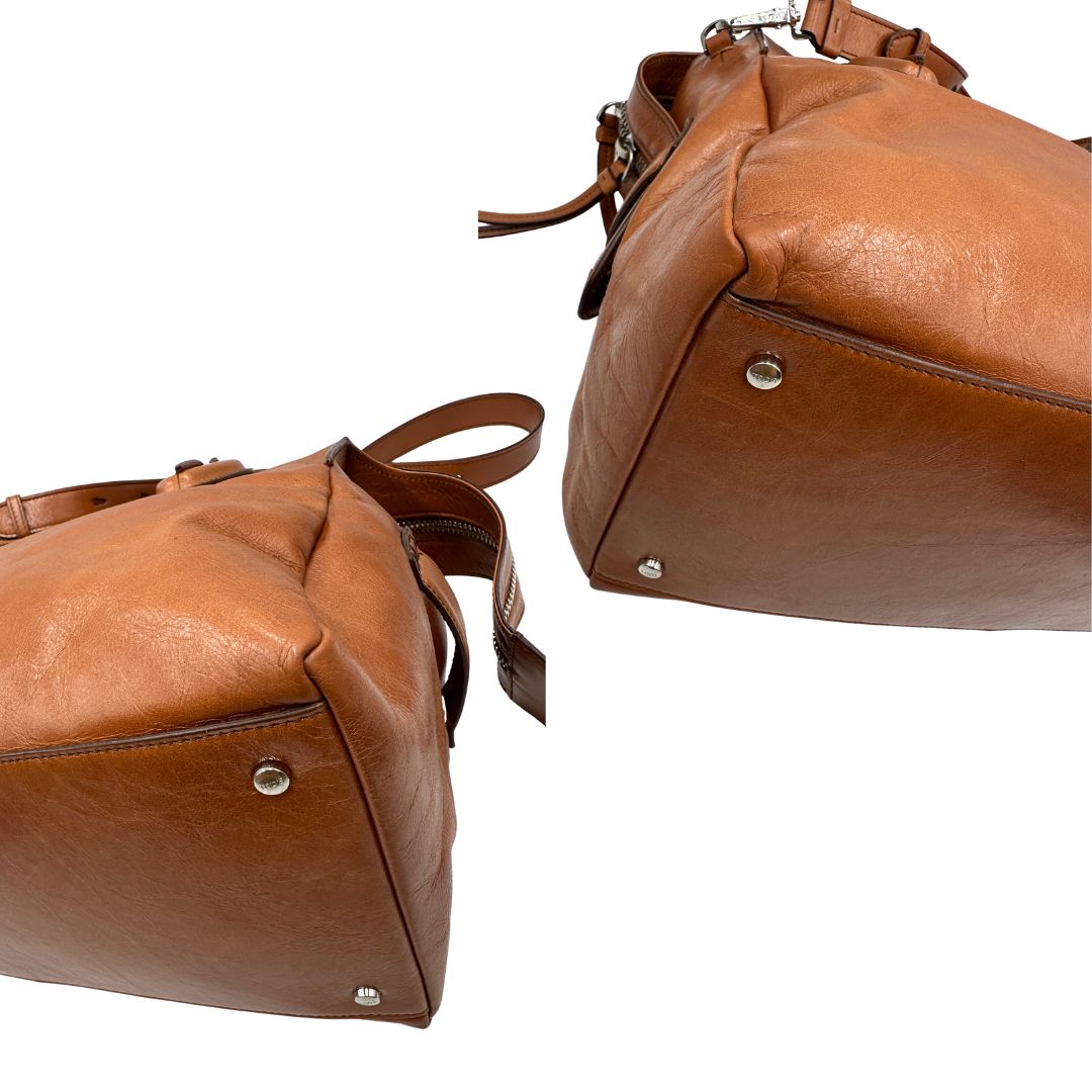  Borsa Tod's in pelle marrone indossabile a tracolla, a spalla o a mano, di lusso, originale, ottime condizioni.
