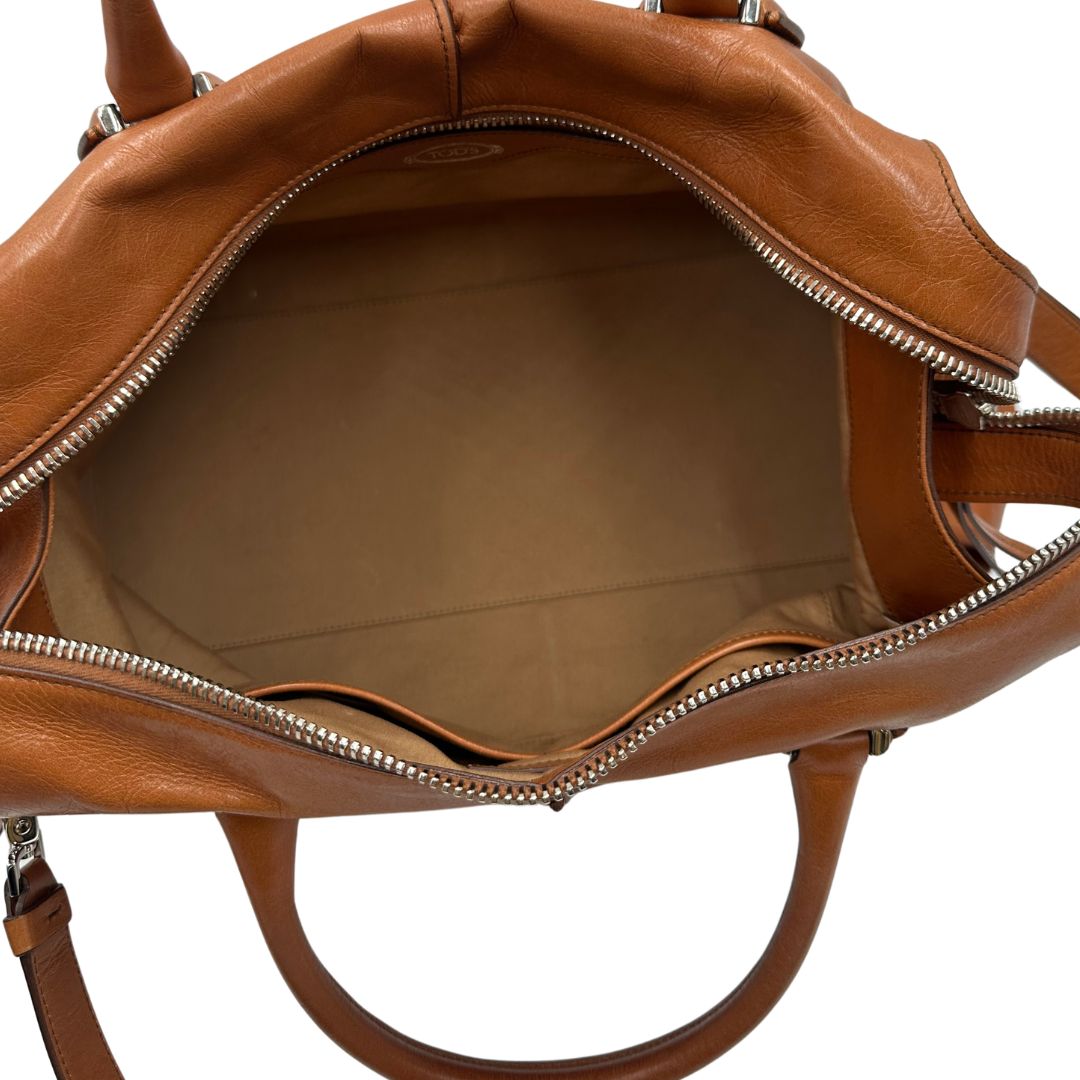  Borsa Tod's in pelle marrone indossabile a tracolla, a spalla o a mano, di lusso, originale, ottime condizioni.