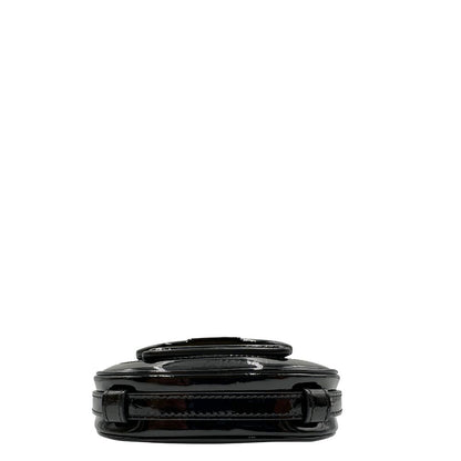 Base, Borsa Etro in pelle verniciata nera dal design elegante e compatto, con iconico logo Pegaso in rilievo tono su tono. Indossabile a tracolla.