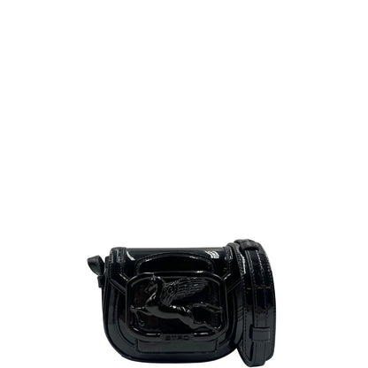 Front, Borsa Etro in pelle verniciata nera dal design elegante e compatto, con iconico logo Pegaso in rilievo tono su tono. Indossabile a tracolla.