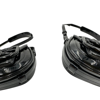 Angoli, Borsa Etro in pelle verniciata nera dal design elegante e compatto, con iconico logo Pegaso in rilievo tono su tono. Indossabile a tracolla.