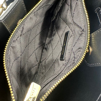 interno Tote Carson M.K. in pelle nera e hardware dorato, di lusso, originale, ottime condizioni, usata.