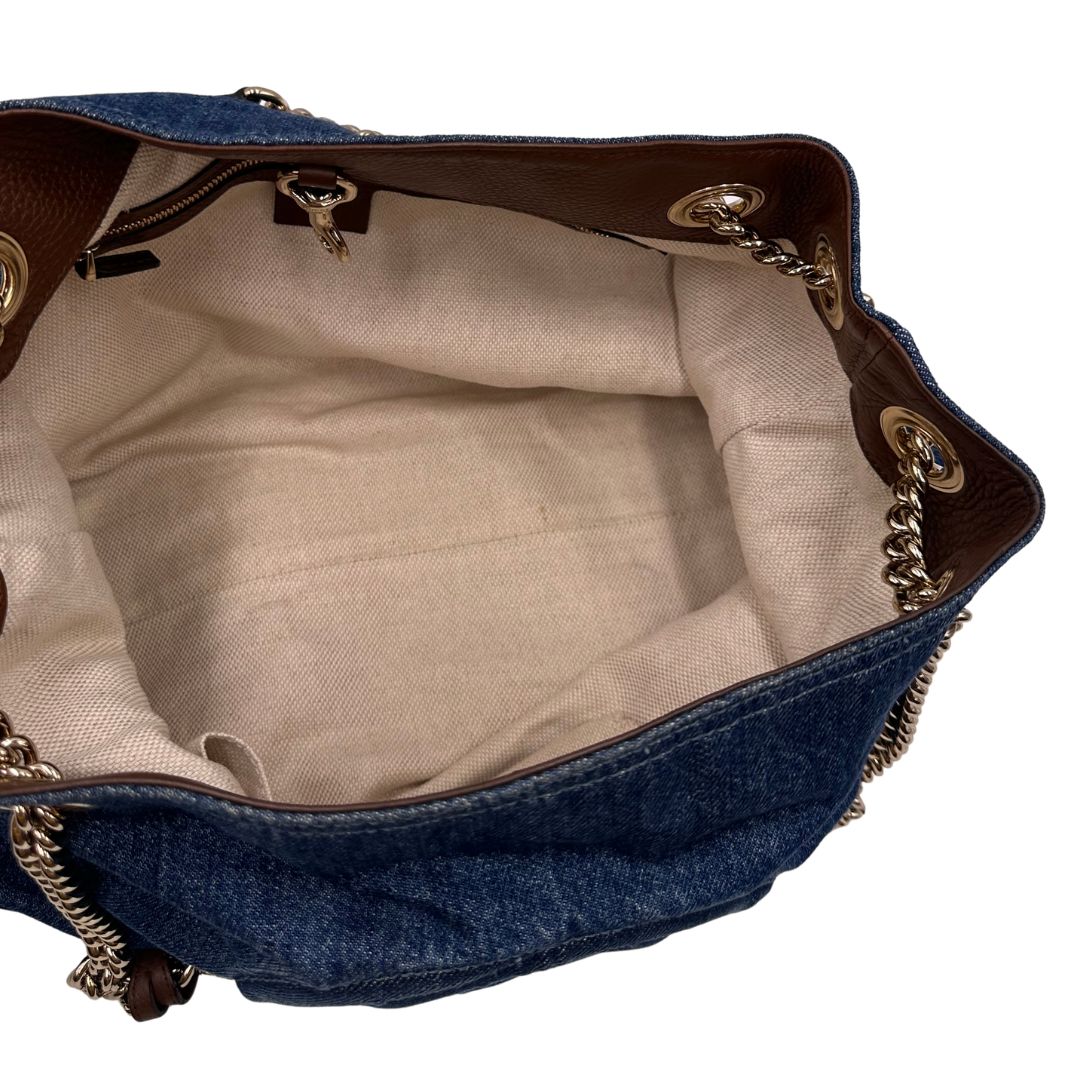 interno Borsa Gucci in tessuto blu denim e finiture in pelle a contrasto marrone; indossabile a spalla 