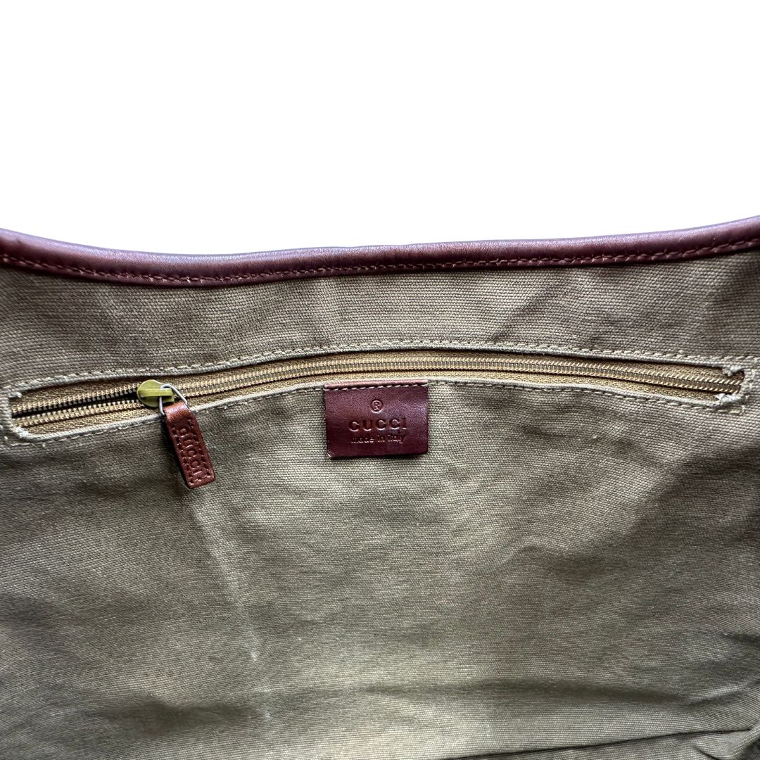 Borsa Gucci in tessuto e finiture in pelle marroni con hardware effetto renio, indossabile a spalla, di lusso, originale, ottime condizioni, usata.