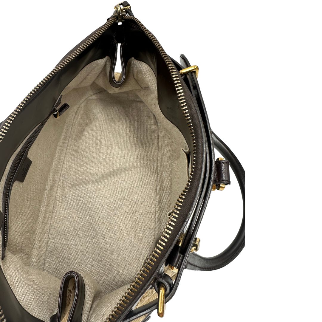 interno Borsa Gucci realizzata in tessuto GG e finiture in pelle color testa di moro, di lusso, originale, ottime condizioni, usata. 