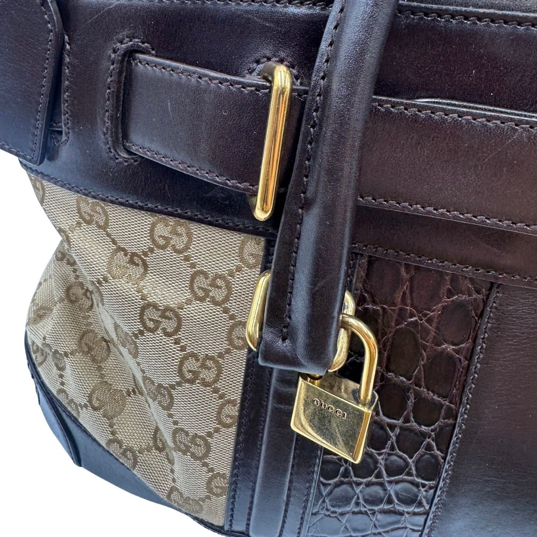 Borsa Gucci realizzata in tessuto GG e finiture in pelle color testa di moro, di lusso, originale, ottime condizioni, usata.