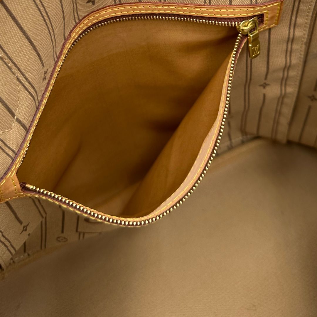interno Louis Vuitton Neverfull nella versione MM in canvas monogram, di lusso, originale, ottime condizioni.