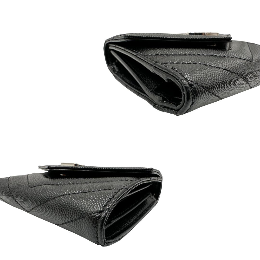 Portafoglio Saint Laurent, modello Cassandre in pelle nera con logo sul front argentato, di lusso, originale, eccellenti condizioni.