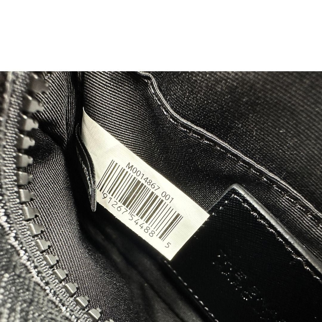 Borsa Marc Jacobs in pelle nera con parti metalliche tono su tono, Indossabile a tracolla. Originale, usata, di lusso, in ottime condizioni.