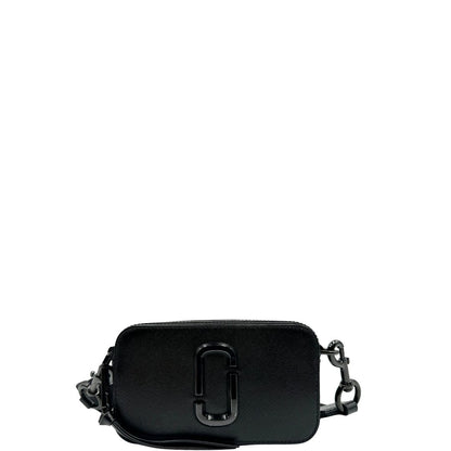Front, Borsa Marc Jacobs in pelle nera con parti metalliche tono su tono, Indossabile a tracolla. Originale, usata, di lusso, in ottime condizioni.