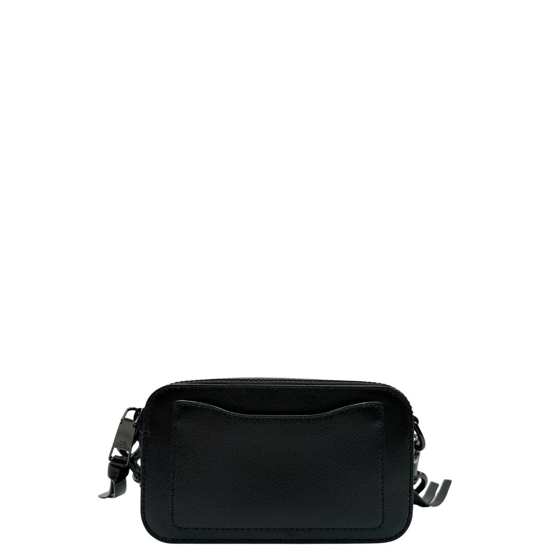 Retro, Borsa Marc Jacobs in pelle nera con parti metalliche tono su tono, Indossabile a tracolla. Originale, usata, di lusso, in ottime condizioni.