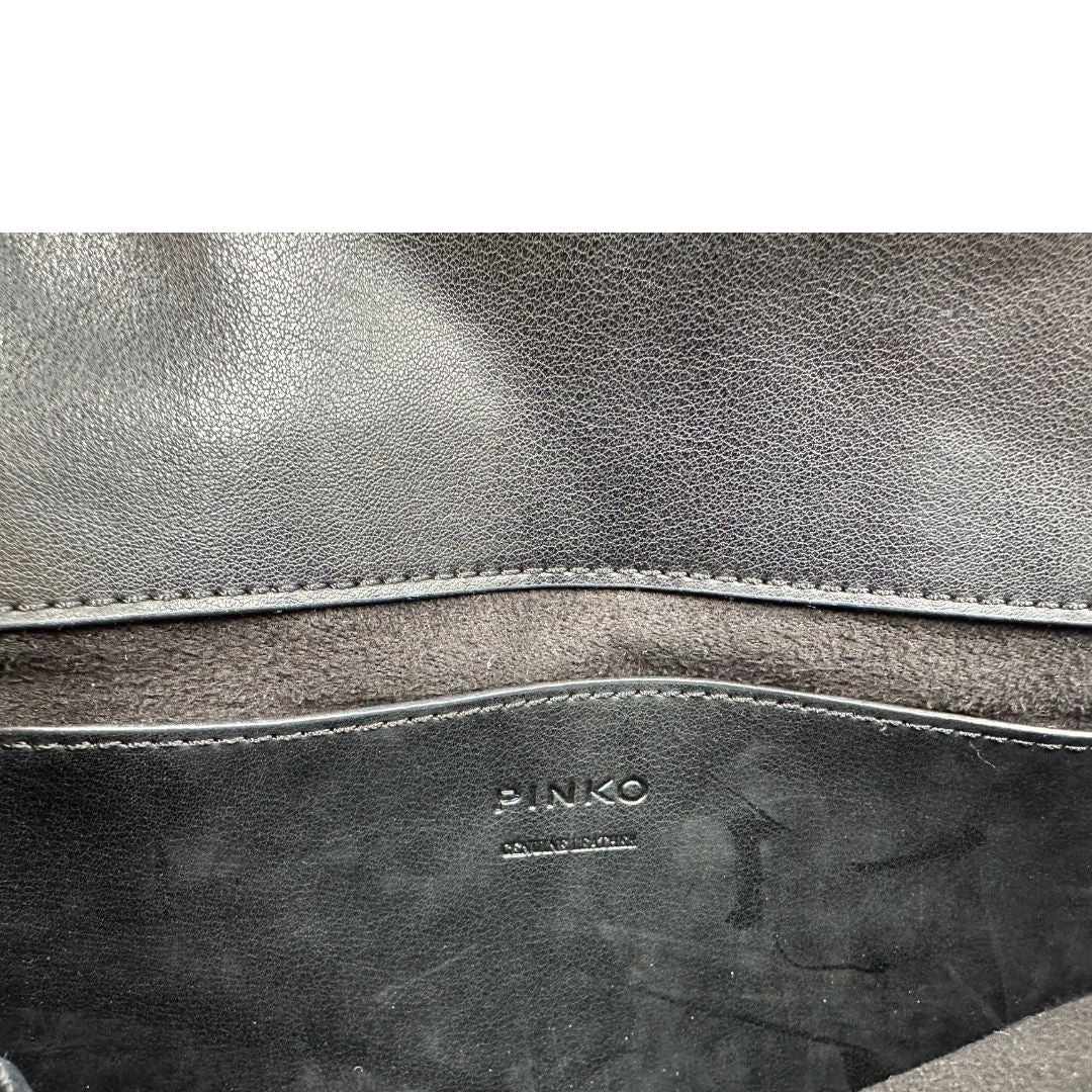 interno Borsa Pinko in pelle nera e hardware argentato, di lusso, originale, ottime condizioni. 