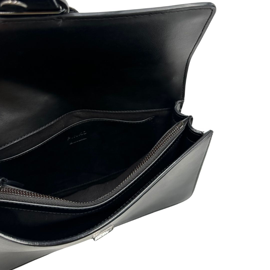 interno Borsa Pinko in pelle nera e hardware argentato, di lusso, originale, ottime condizioni. 