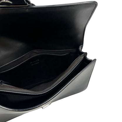 interno Borsa Pinko in pelle nera e hardware argentato, di lusso, originale, ottime condizioni. 