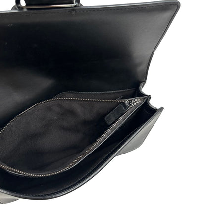 interno Borsa Pinko in pelle nera e hardware argentato, di lusso, originale, ottime condizioni. 