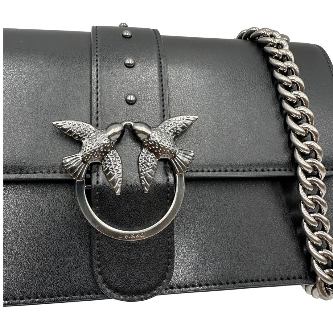 Borsa Pinko in pelle nera e hardware argentato, di lusso, originale, ottime condizioni. 