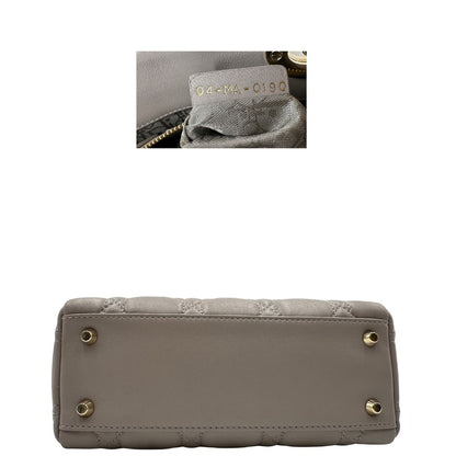 base  Borsa Lady Dior realizzata in pelle di agnello grigia con cuciture Cannage, di lusso, originale, ottime condizioni. 