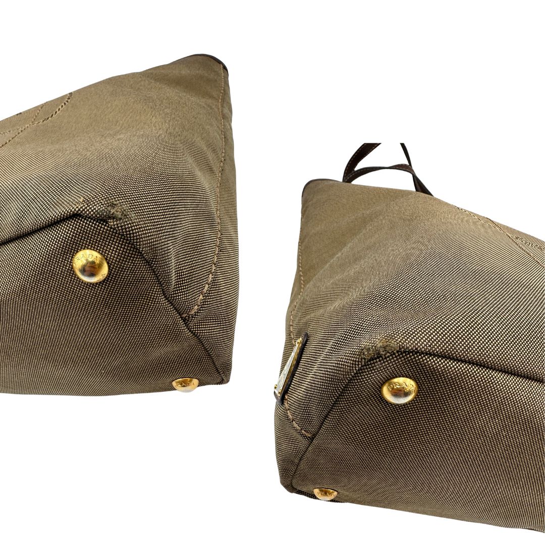  Borsa Prada in tessuto Jacquard munita di doppi manici in pelle marrone, di lusso, originale, ottime condizioni, usata.