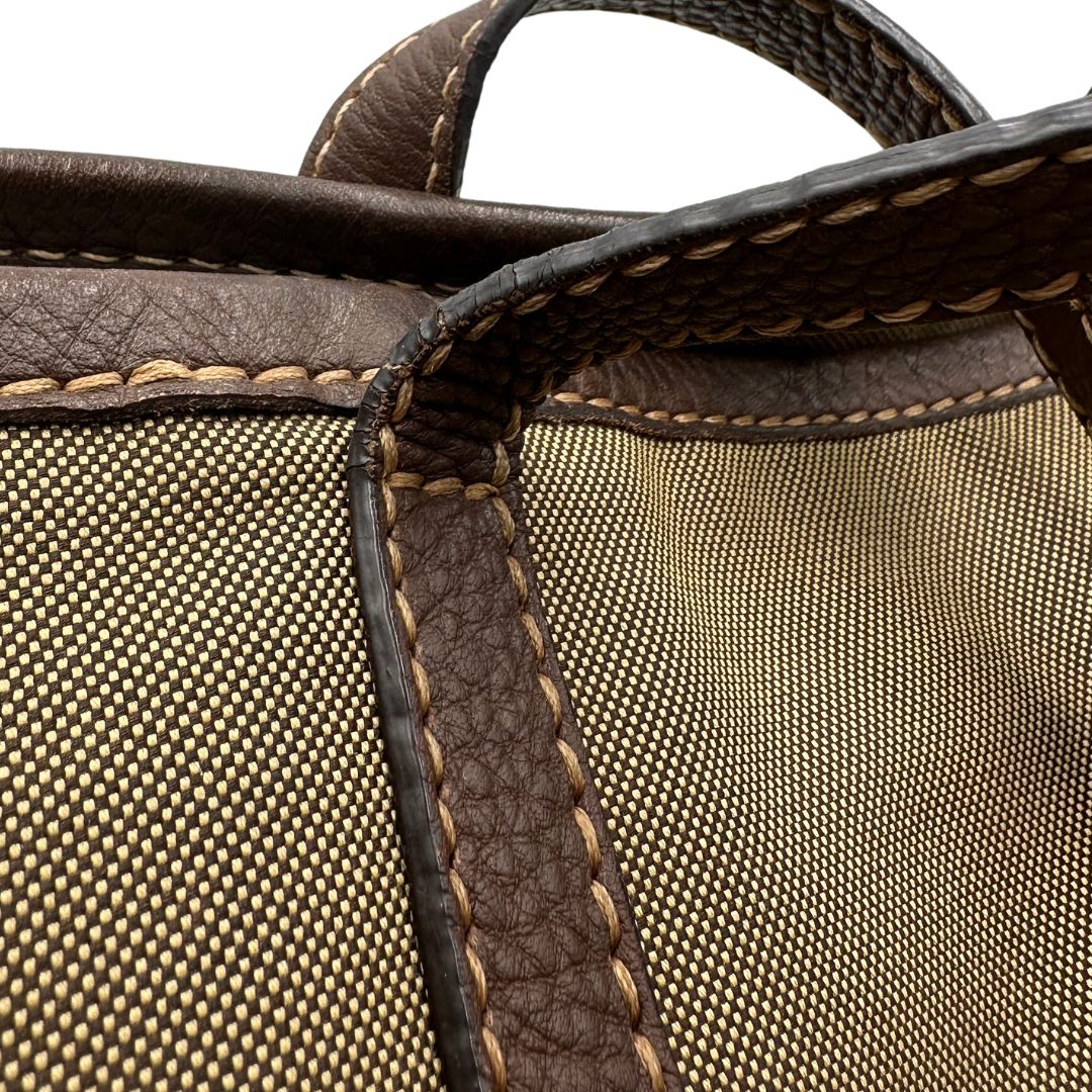  Borsa Prada in tessuto Jacquard munita di doppi manici in pelle marrone, di lusso, originale, ottime condizioni, usata.