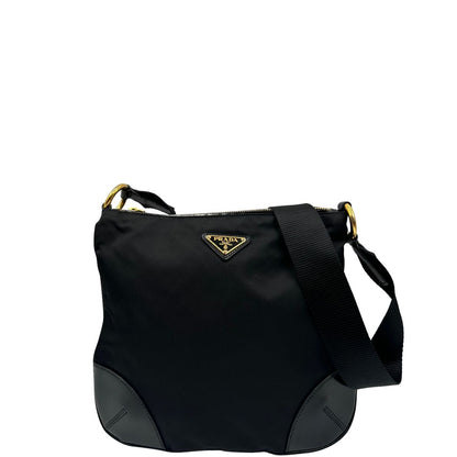front  Borsa Prada in nylon nero e finiture in pelle tono su tono, indossabile a tracolla, di lusso, originale, ottime condizioni, usata. 
