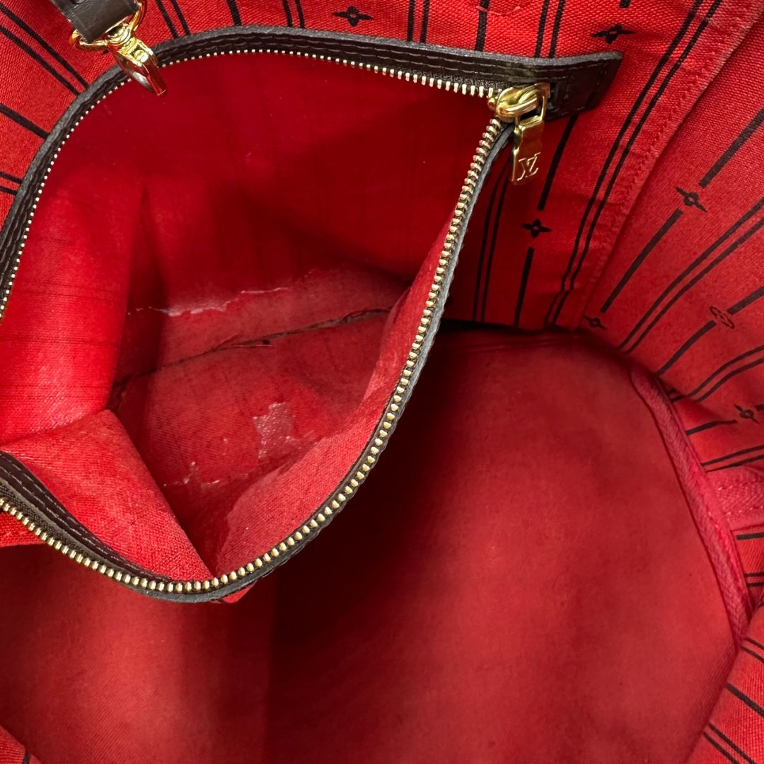  Borsa Louis Vuitton in canvas Damier Ébène con finiture in pelle marrone e dettagli hardware dorati