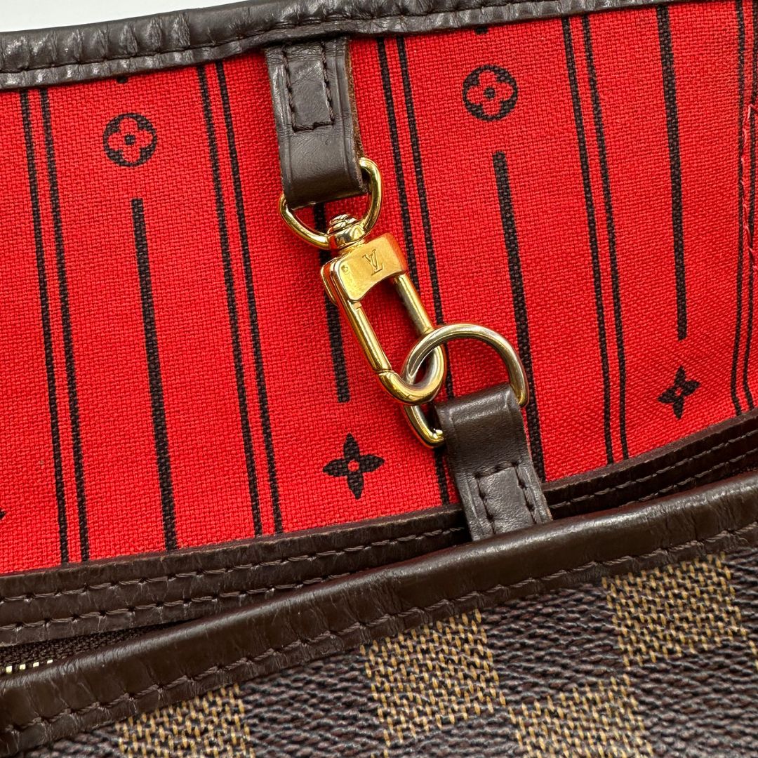  Borsa Louis Vuitton in canvas Damier Ébène con finiture in pelle marrone e dettagli hardware dorati