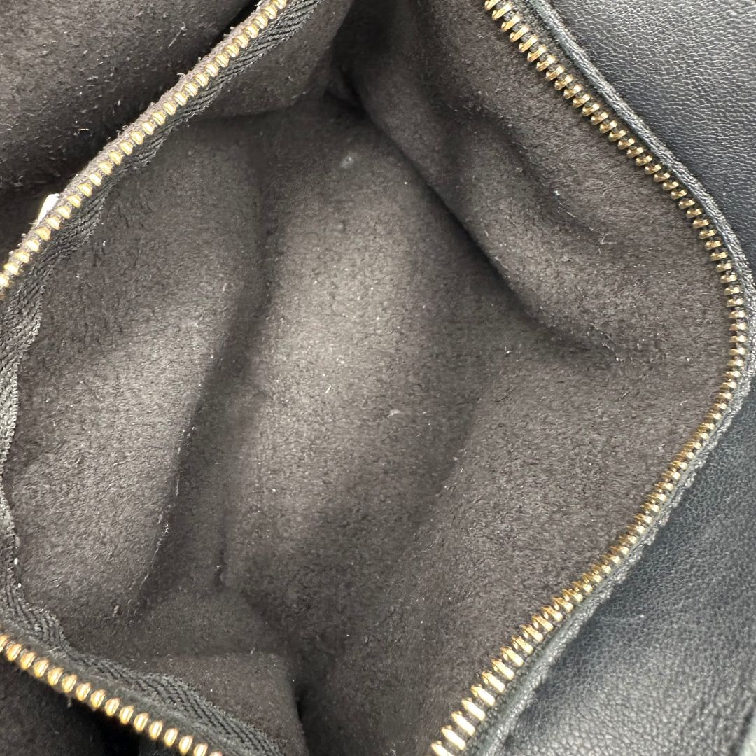  Postina S Zanellato nera munita di una tracolla regolabile e un manico singolo a intreccio, di lusso, originale, ottime condizioni.