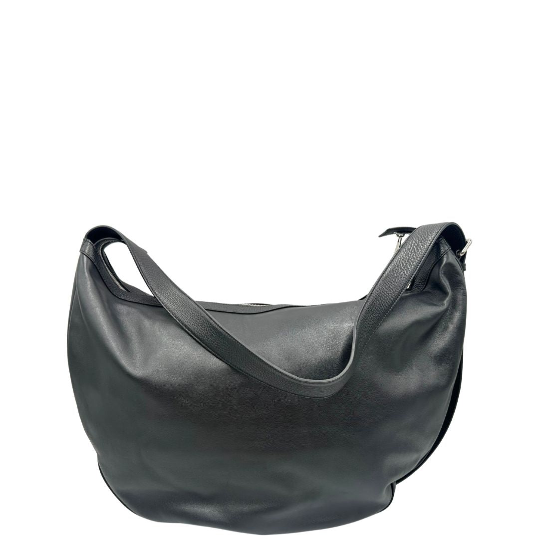 retro Borsa Versace in pelle nera con hardware argentato, munita di un manico singolo, indossabile a spalla, di lusso, originale, ottime condizioni, usata. 