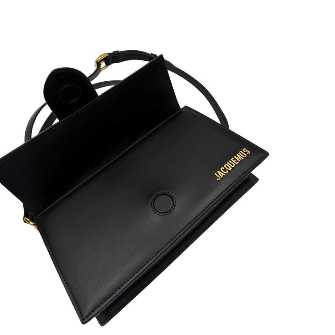interno  Borsa Jacquemus nella versione Le Grand Bambino in pelle nera, di lusso, originale, eccellenti condizioni. 